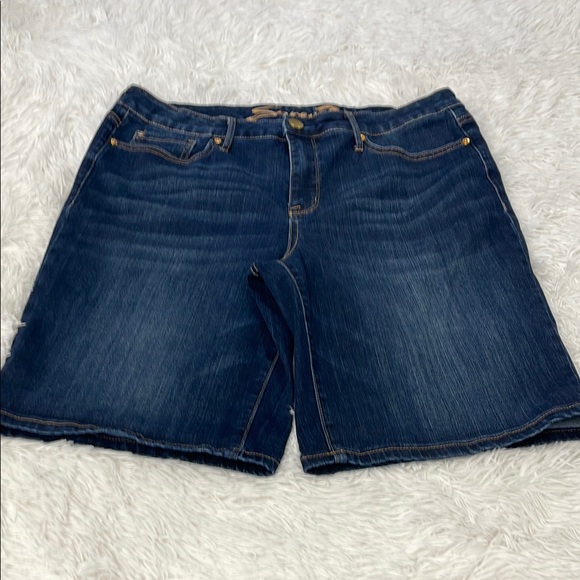 SEVEN 7 WEEKEND BERMUDA Women's Denim Shorts SIZE 16 - Picture 1 of 8